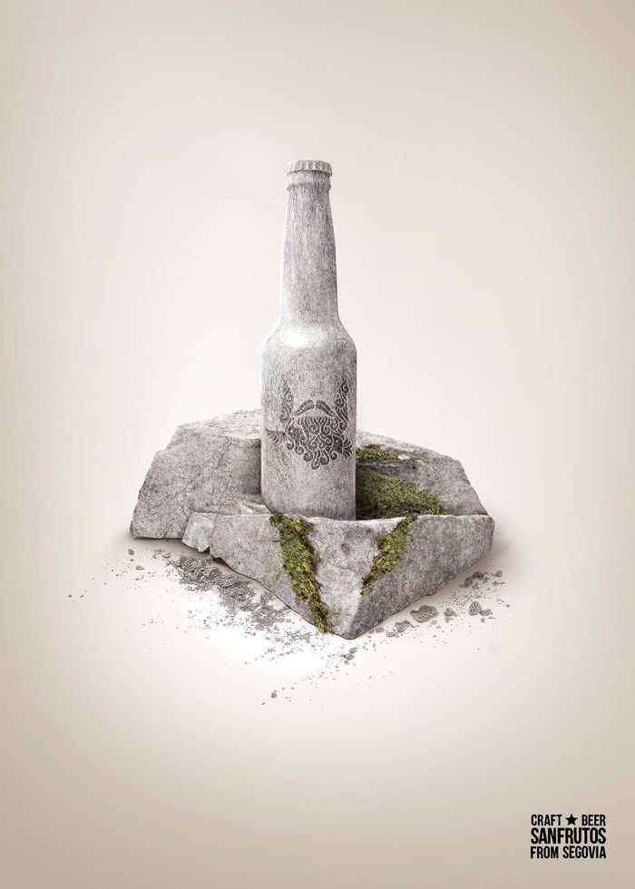 Cartel SanFrutos: botella tallada en granito con musgo